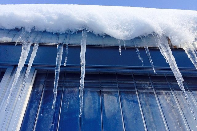 Получить компенсацию при падении снега с крыши в Вахрушево